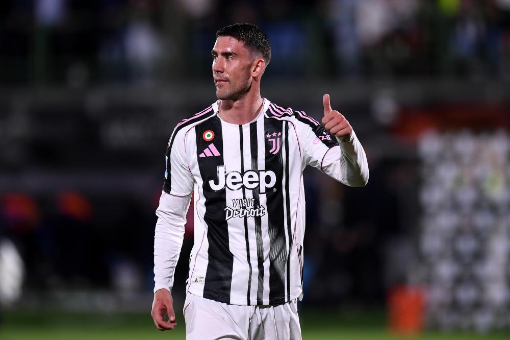 这下真是把足球踢成了艺术